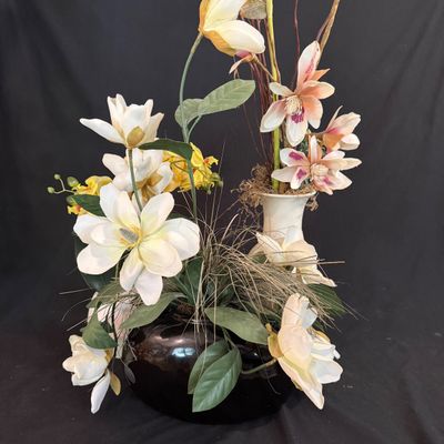 Haegar Ceramic Vase & Assorted Artificial Floral Arrangements (D-SS)