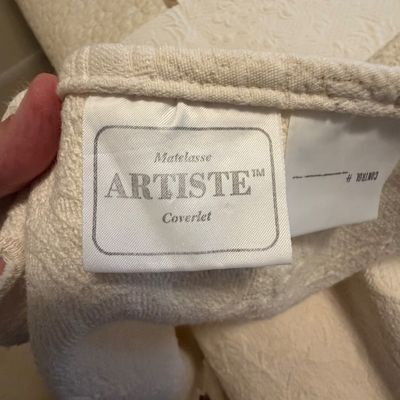 Matelassé and Quilted Bedding (BR2-BC)