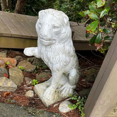 Concrete Lion Statue (DG-KA)