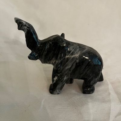 Menagerie of Elephants (D-KA)
