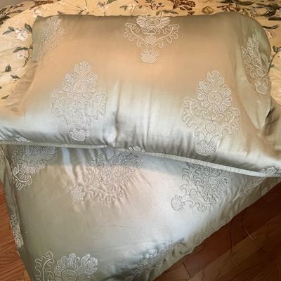 Bloomingdale’s, Williamsburg and More Queen Bedding (GB-BC)
