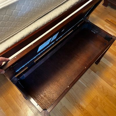 Four Post Queen Bed & Bench (BR1-KA)