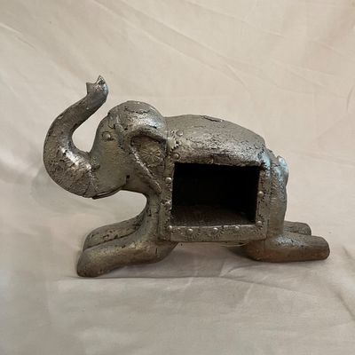 Menagerie of Elephants (D-KA)