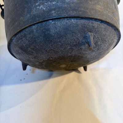 Cast Iron Cauldrons, Irons and Trivets (G-BC)