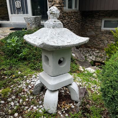 Large Concrete Pagoda Lantern (FY-KA)