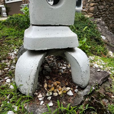 Large Concrete Pagoda Lantern (FY-KA)