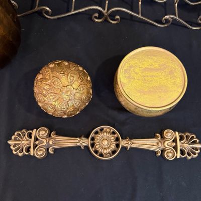 Gold-Toned Home Decor Lot (D-SS)