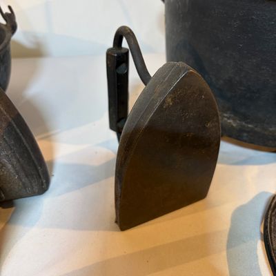 Cast Iron Cauldrons, Irons and Trivets (G-BC)