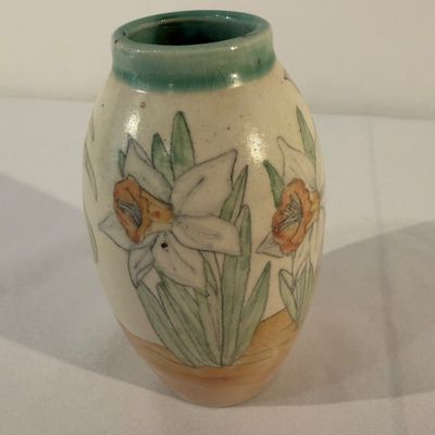 Davila Brodsky Signed Pottery Vase (G-BC)