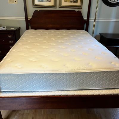 Four Post Queen Bed & Bench (BR1-KA)