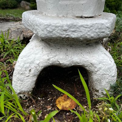 Small Concrete Pagoda Lantern (DK-KA)