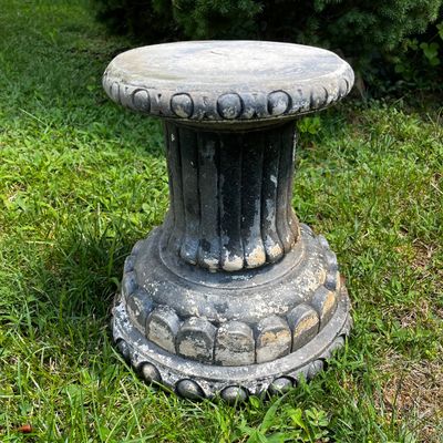 Concrete Clam Shell Bird Bath (BP-KA)