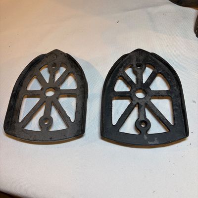 Cast Iron Cauldrons, Irons and Trivets (G-BC)
