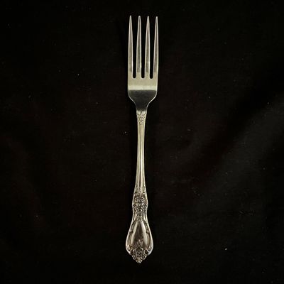 Oneida Bourbon & Kennet Square Stainless Flatware (K-KA)