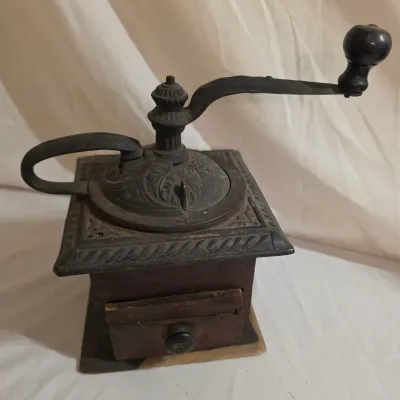 Vintage Decor Items (G-JS)