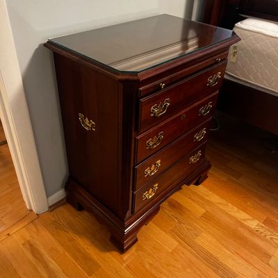 Kincaid Queen Anne Style Nightstands (BR1-KA)