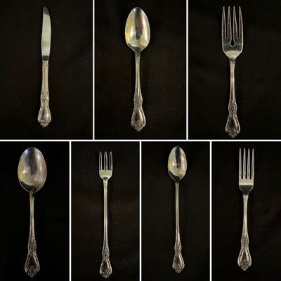 Oneida Bourbon & Kennet Square Stainless Flatware (K-KA)