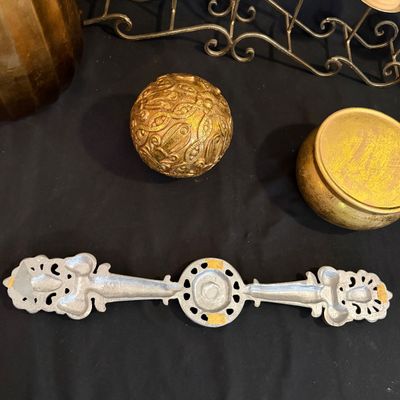 Gold-Toned Home Decor Lot (D-SS)