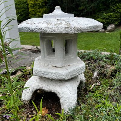 Small Concrete Pagoda Lantern (DK-KA)