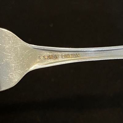 Oneida Bourbon & Kennet Square Stainless Flatware (K-KA)