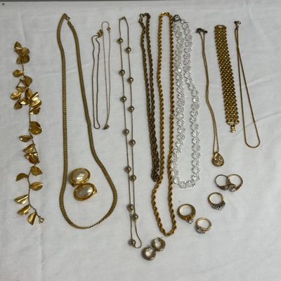 Sparkling Jewelry Collection incl Trifari (ST-SS)