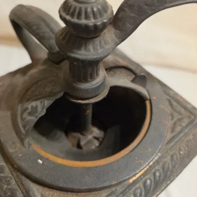 Vintage Decor Items (G-JS)