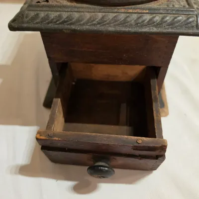 Vintage Decor Items (G-JS)