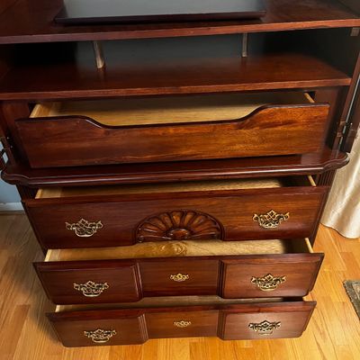 Queen Anne Style Entertainment Armoire (BR1-KA)