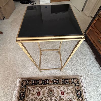 Gold and Black Glass Stand and Oriental Accent Throw Rug (MBB-BC)