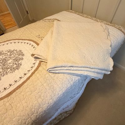 Matelassé and Quilted Bedding (BR2-BC)