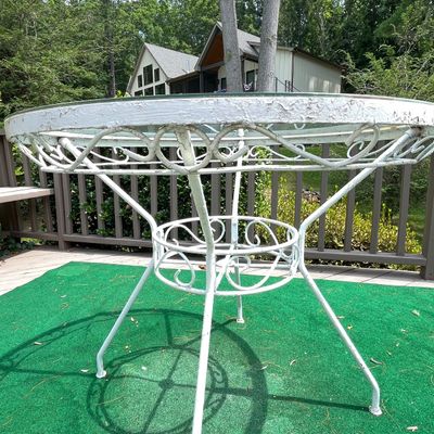 Wrought Iron Table and Chairs (DK-BC)