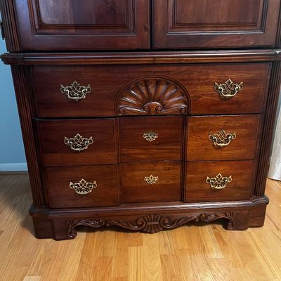 Queen Anne Style Entertainment Armoire (BR1-KA)