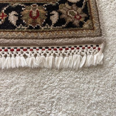 Gold and Black Glass Stand and Oriental Accent Throw Rug (MBB-BC)