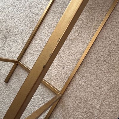 Gold and Black Glass Stand and Oriental Accent Throw Rug (MBB-BC)