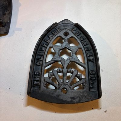 Cast Iron Cauldrons, Irons and Trivets (G-BC)