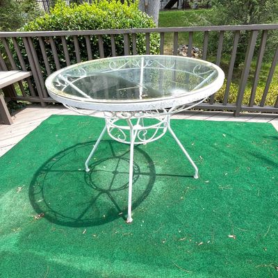 Wrought Iron Table and Chairs (DK-BC)