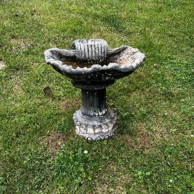 Concrete Clam Shell Bird Bath (BP-KA)