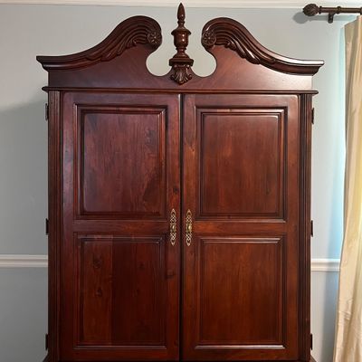 Queen Anne Style Entertainment Armoire (BR1-KA)