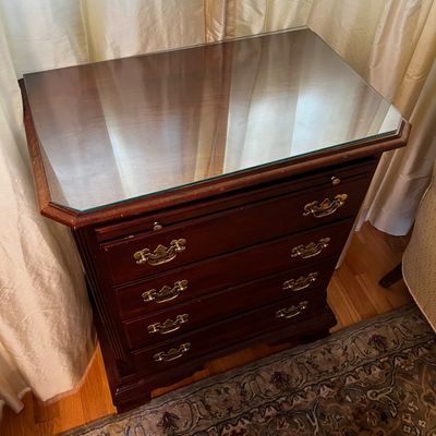 Kincaid Queen Anne Style Nightstands (BR1-KA)