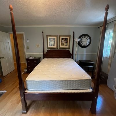 Four Post Queen Bed & Bench (BR1-KA)