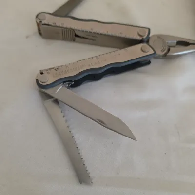 Leatherman w/Case, Assorted Knives & Flashlights (LR-JS)