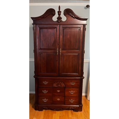 Queen Anne Style Entertainment Armoire (BR1-KA)