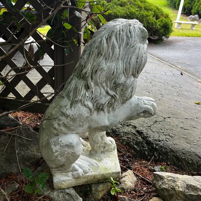 Concrete Lion Statue (DG-KA)