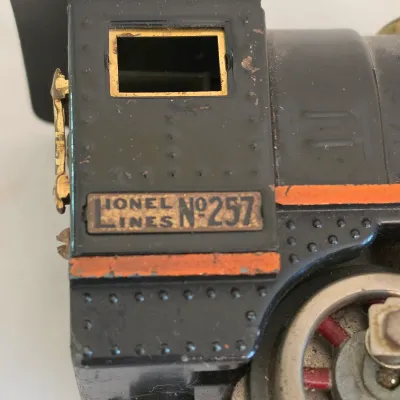 Lionel Lines No. 257 Pre-War Engine & Tender (LR-JS)