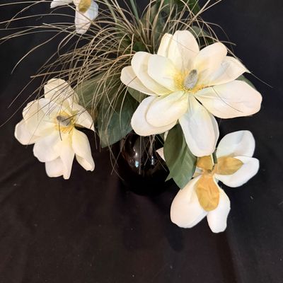 Haegar Ceramic Vase & Assorted Artificial Floral Arrangements (D-SS)