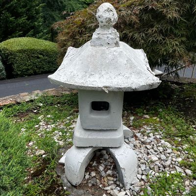 Large Concrete Pagoda Lantern (FY-KA)