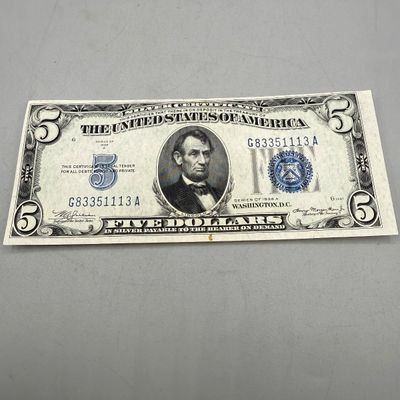 LOT 33: Five Dollar Silver Certificates (5) Series 1934 A