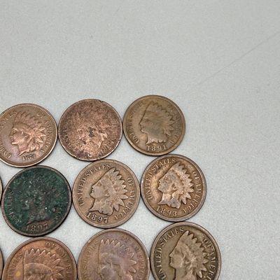 LOT 41: Antique US Coins - Indian Head Pennies (52)