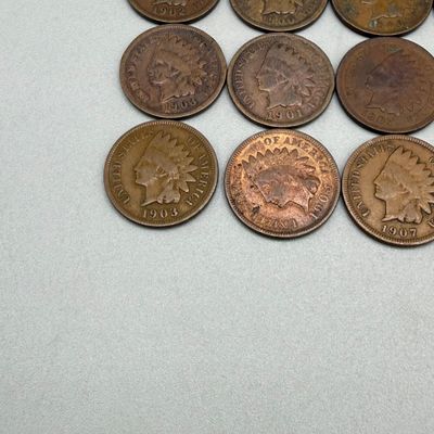 LOT 41: Antique US Coins - Indian Head Pennies (52)