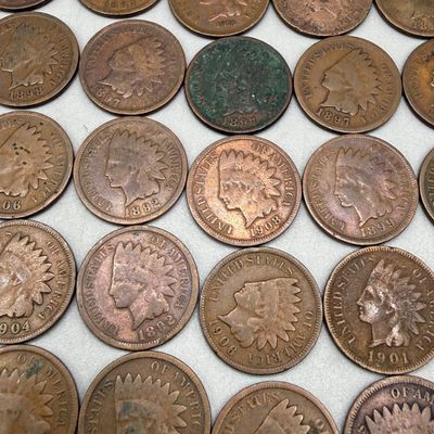 LOT 41: Antique US Coins - Indian Head Pennies (52)